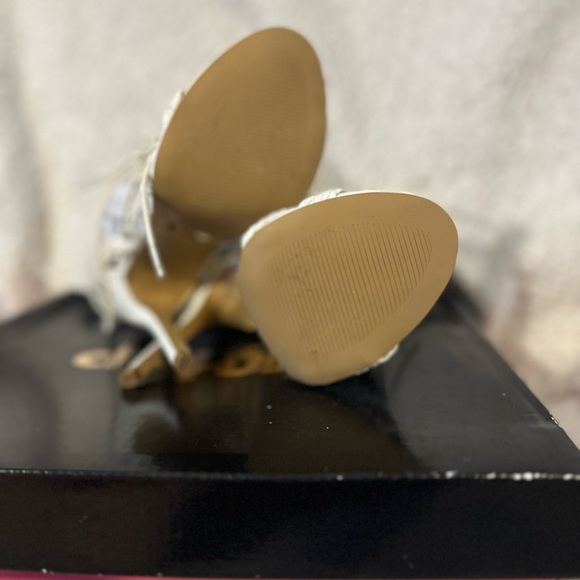 Women’s high heels. - Picture 3 of 8